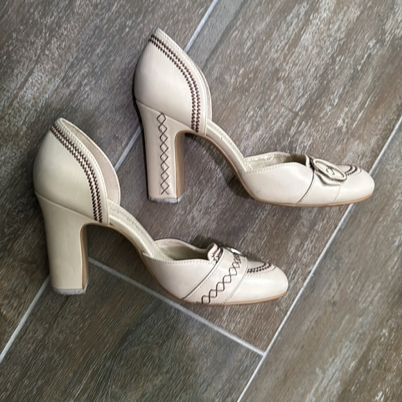 Gianni Bini Amalia Heels - Ivory w/Brown Stitching - Picture 6 of 10